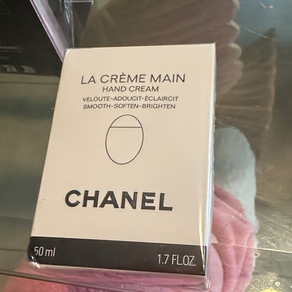CHANEL La Crème Main Hand Cream in White